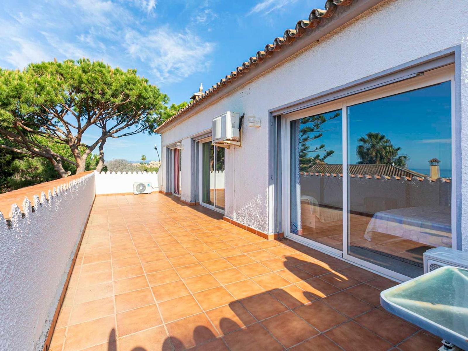 Holiday home Pass The Keys With Garden And Private Swimming Pool *