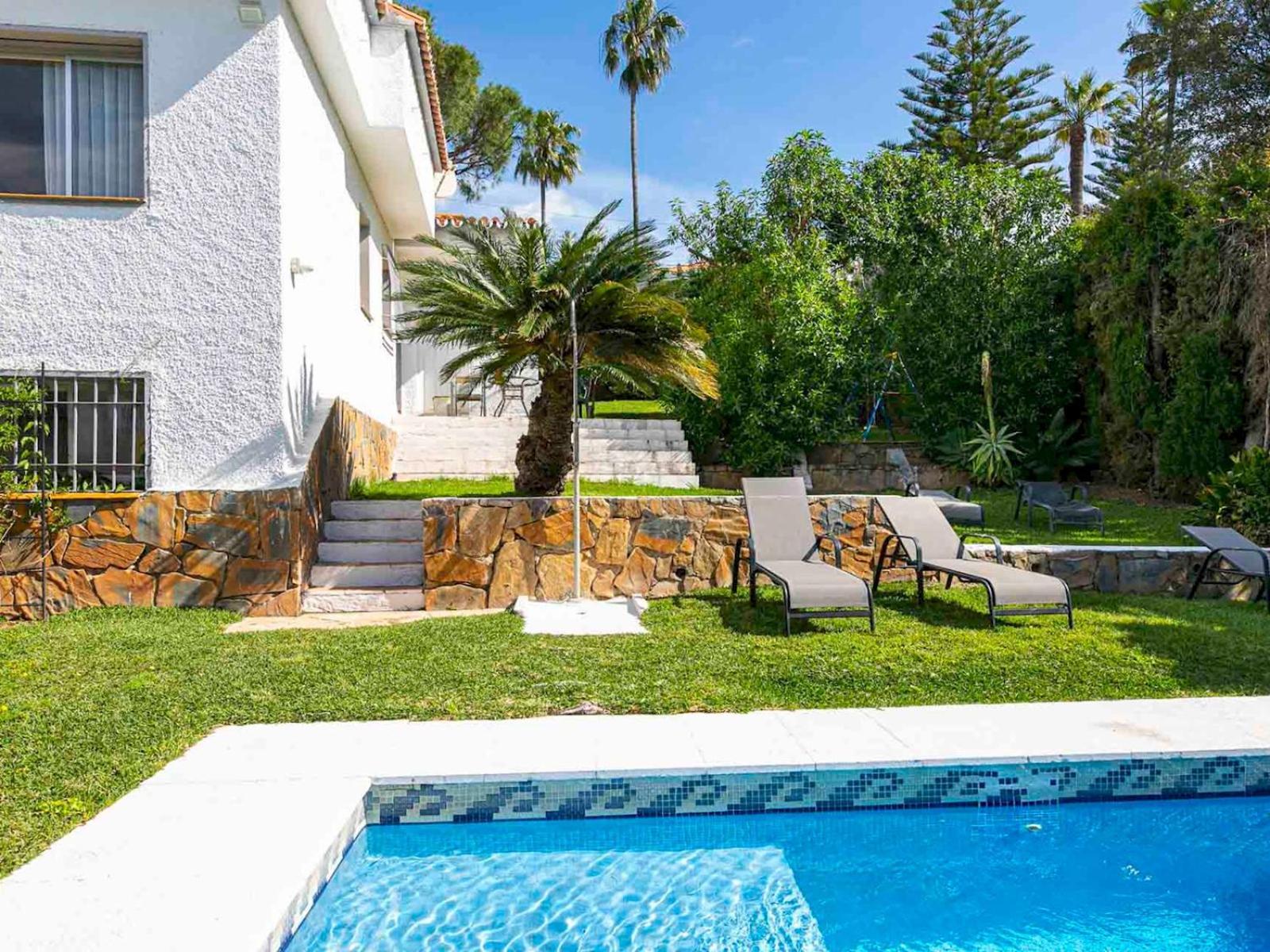 Pass The Keys With Garden And Private Swimming Pool Holiday home