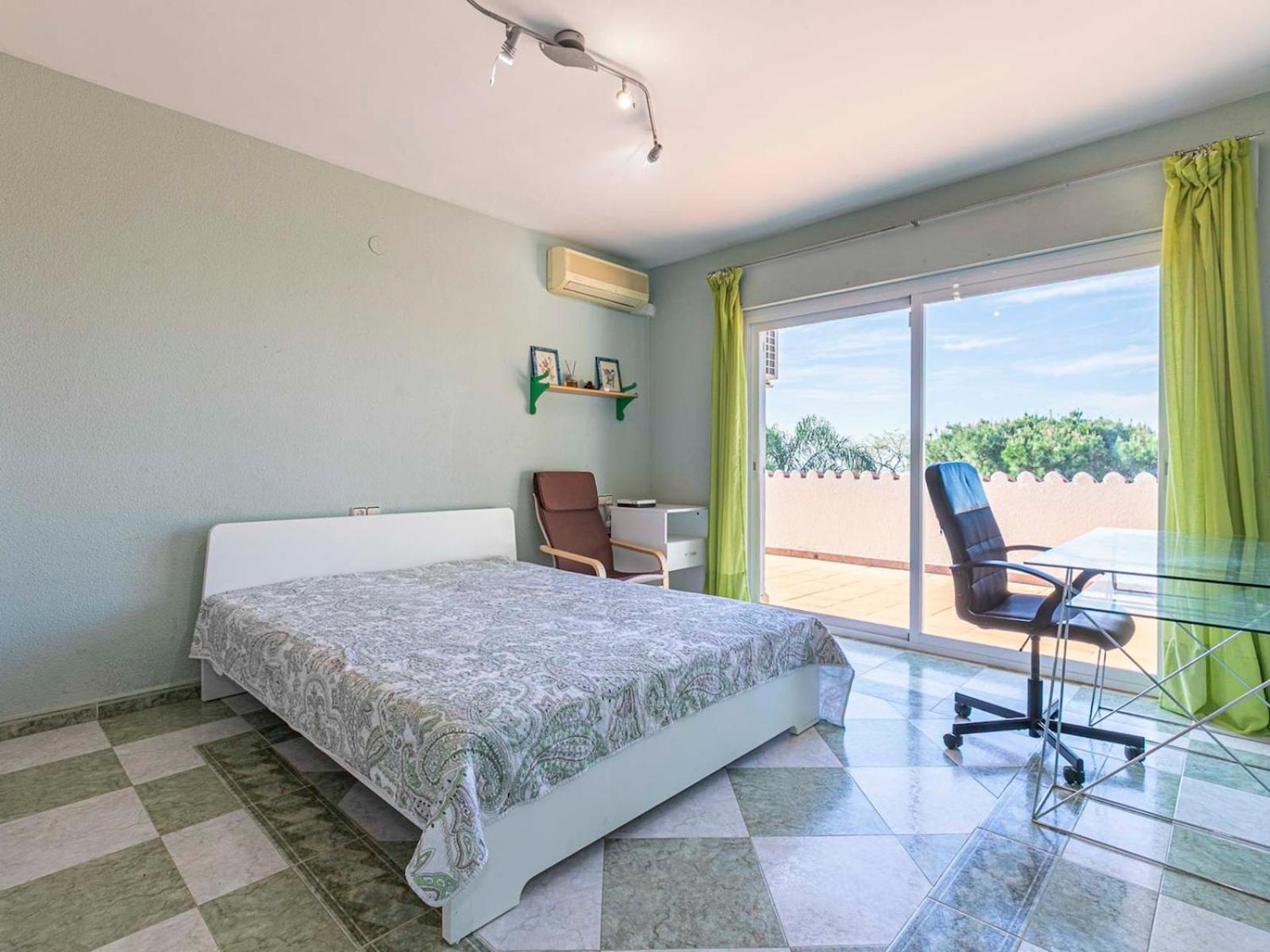 Pass The Keys With Garden And Private Swimming Pool *