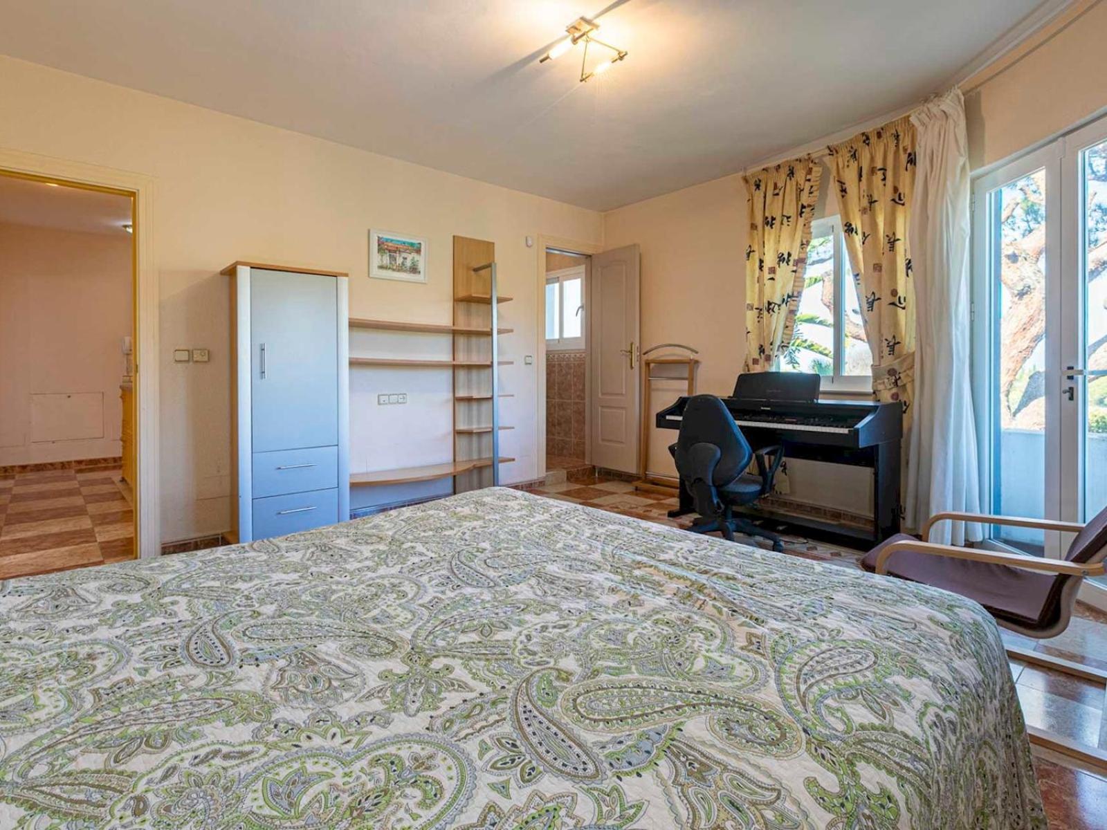 Pass The Keys With Garden And Private Swimming Pool Holiday home