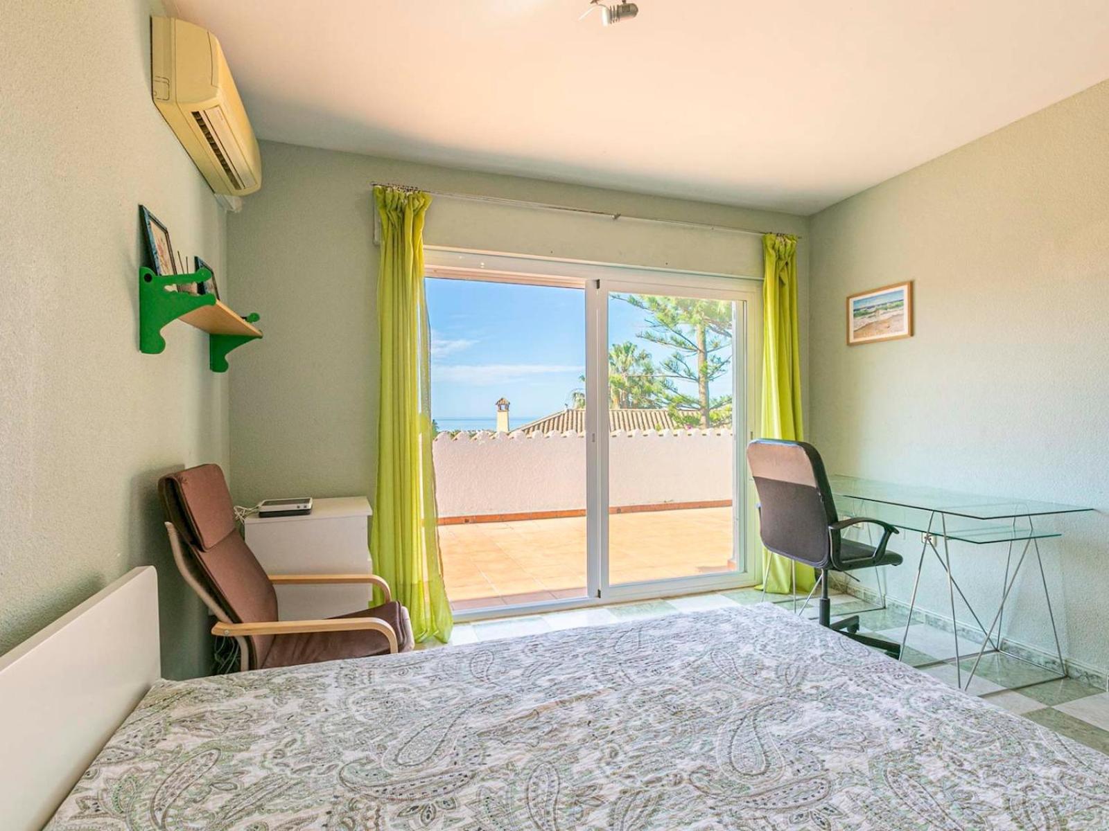 Holiday home Pass The Keys With Garden And Private Swimming Pool *