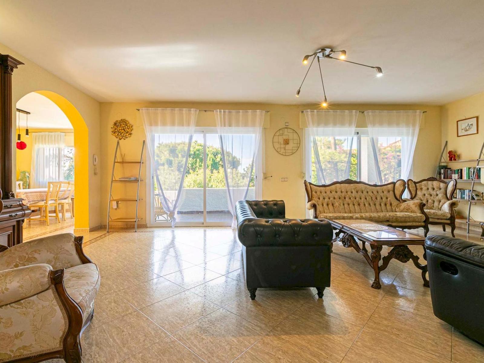 Pass The Keys With Garden And Private Swimming Pool Holiday home *